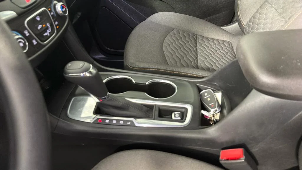 Used 2018 SILVER ICE METALLIC Chevrolet LT image 23