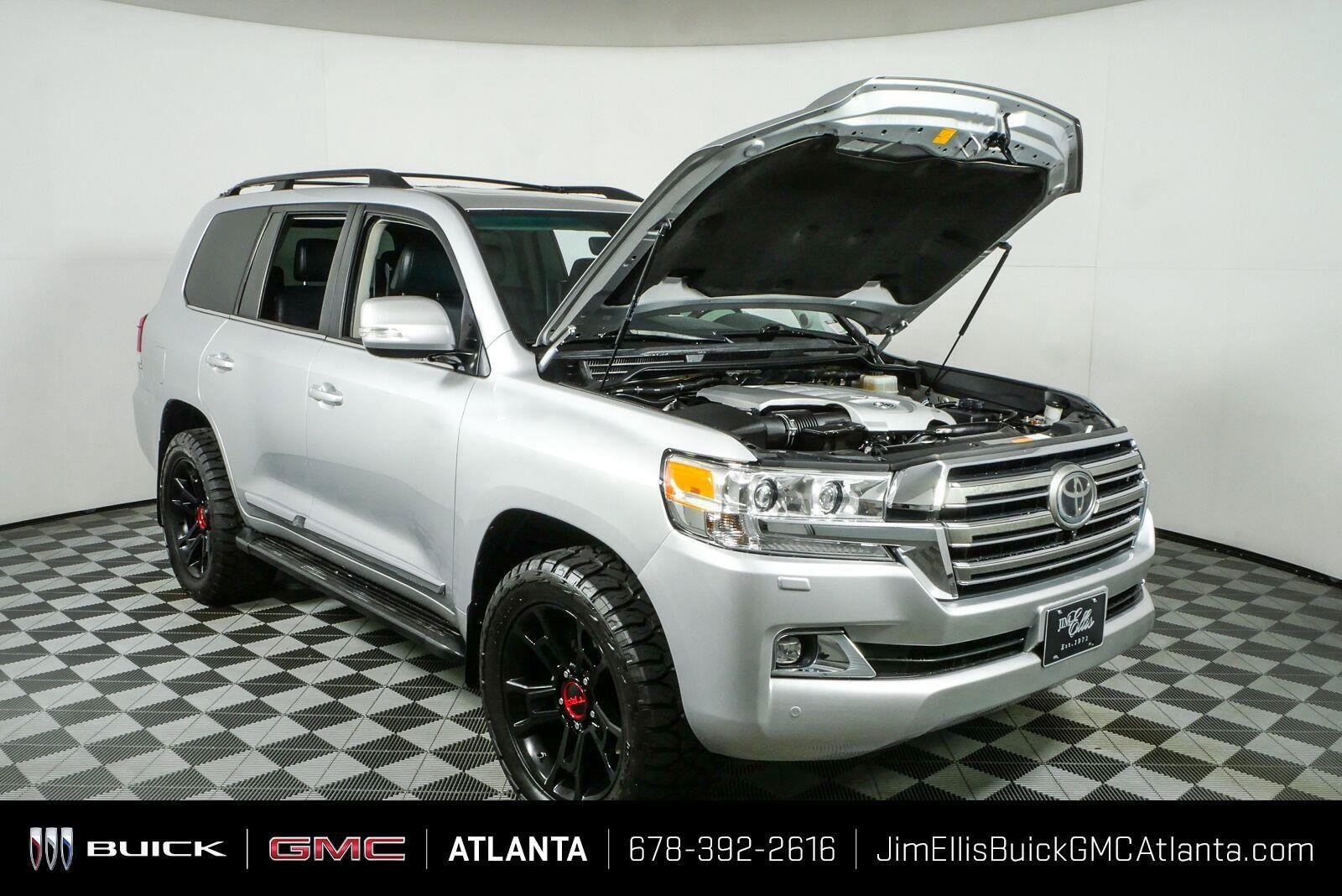 Used 2017 Classic Silver Metallic Toyota Base image 38