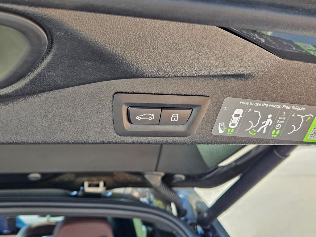Used 2026 Manhattan Green Metallic BMW xDrive40i image 13