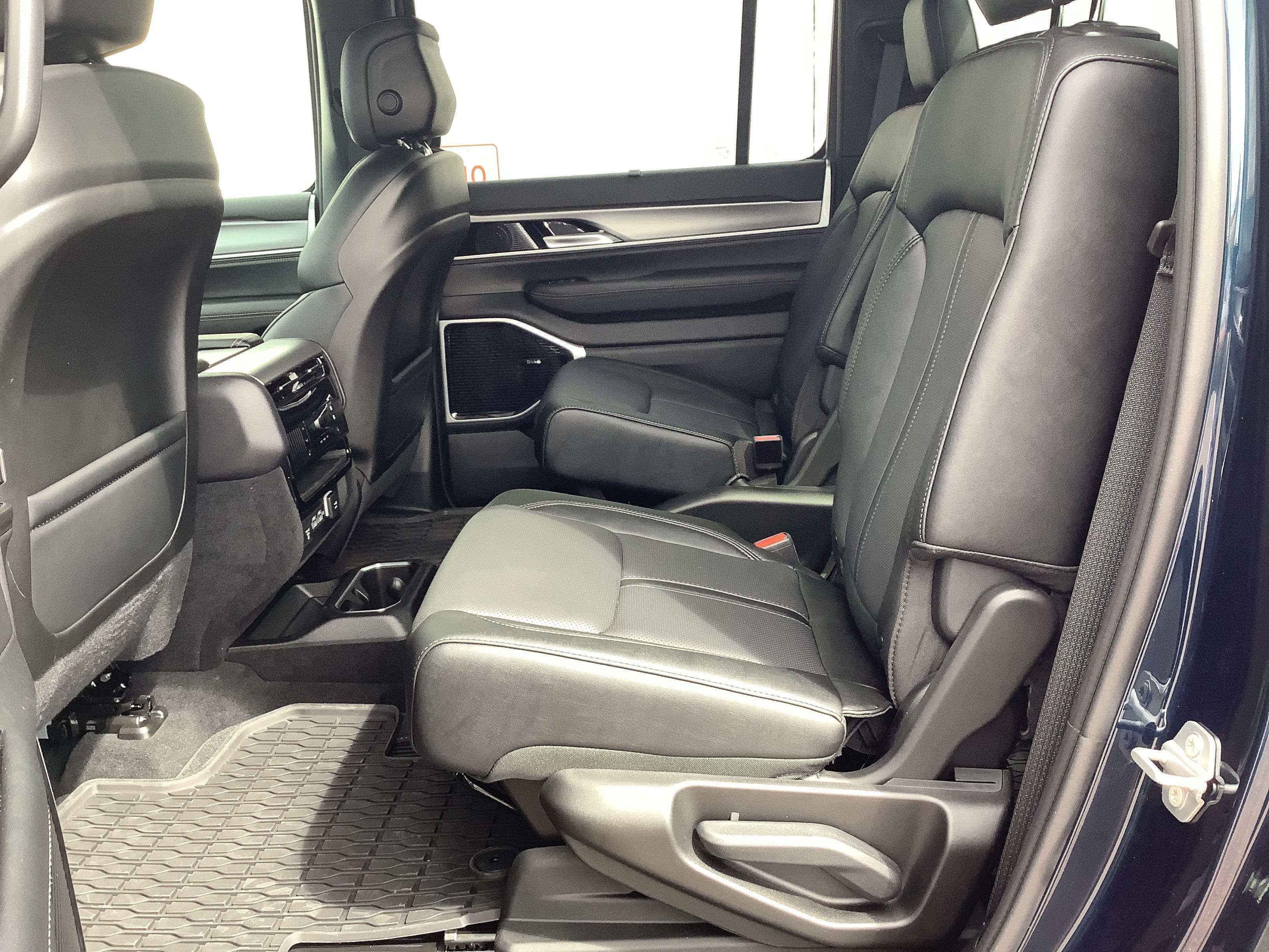 New 2026 Fathom Blue Pearl-Coat Exterior Paint (Late Availability) Jeep Limited Reserve image 11