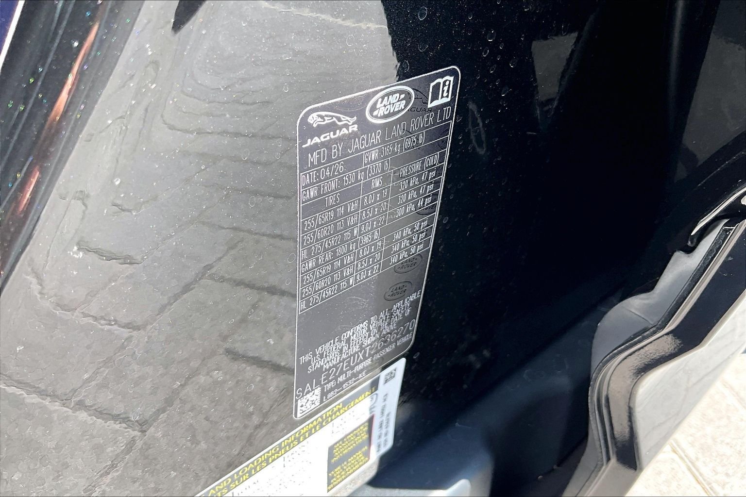 New 2026 Santorini Black Land Rover X-Dynamic SE image 13