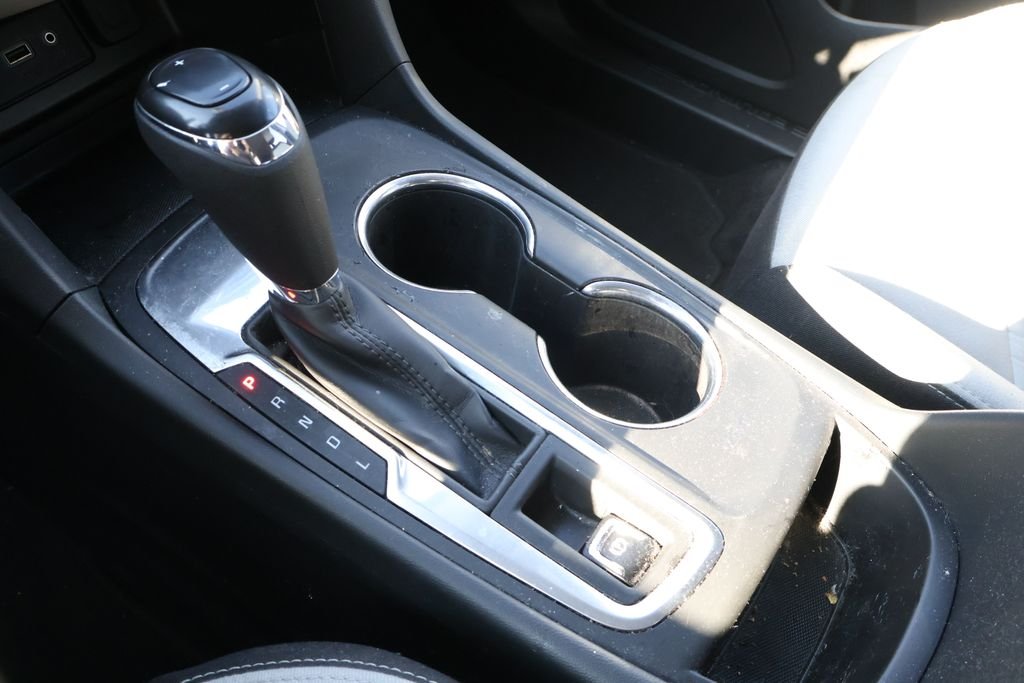 Used 2019 SUMMIT WHITE Chevrolet LS image 24