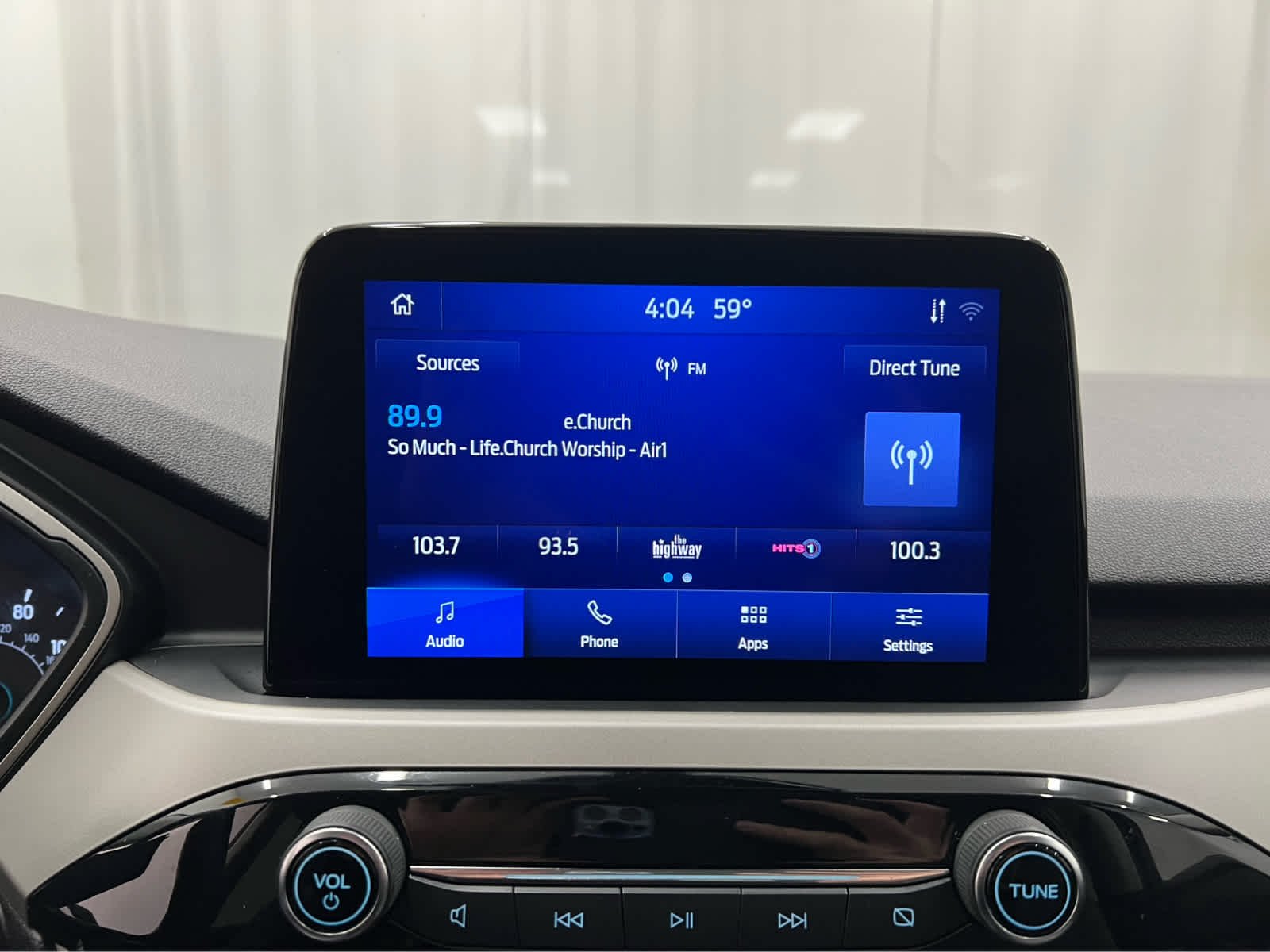 Used 2021 Oxford White Ford SE image 18