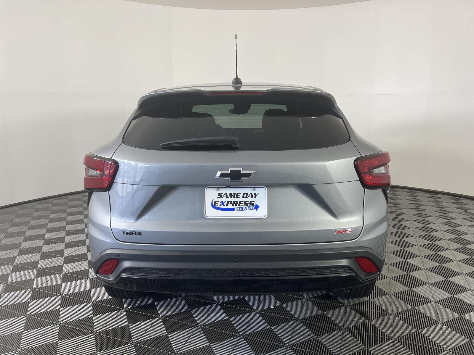 Used 2025 Sterling Gray Metallic Chevrolet 1RS image 22