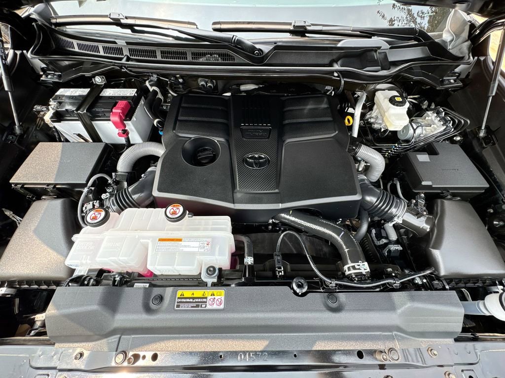 2025 Toyota Tundra Limited - Photo 28