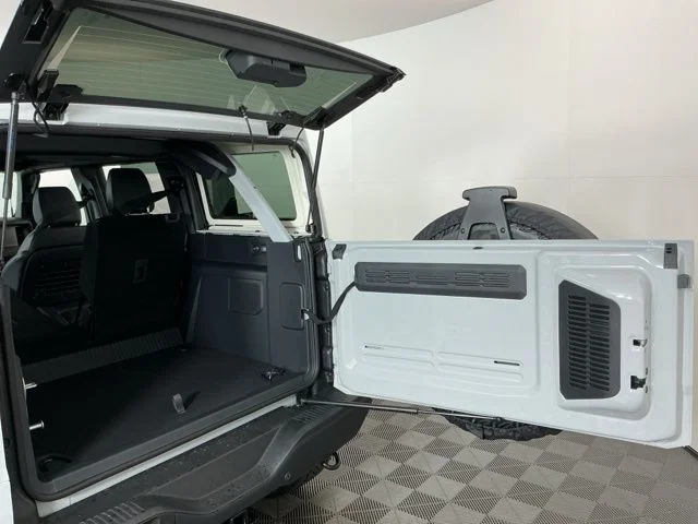 New 2026 Avalanche Gray Ford Badlands image 28