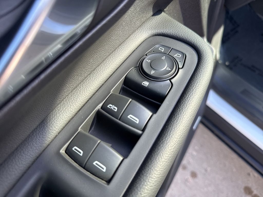 Used 2024 White Frost GMC AT4 image 11