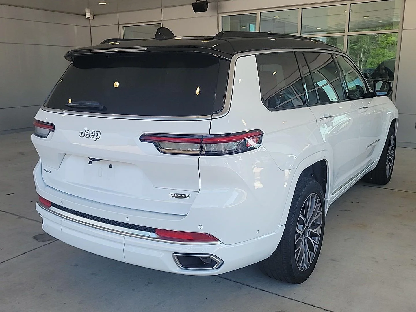 Used 2025 Bright White Clearcoat Jeep Summit Reserve image 21