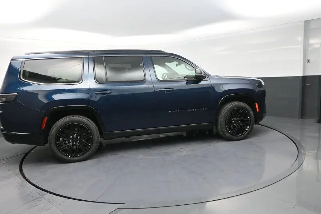 New 2026 Fathom Blue Pearl-Coat Exterior Paint Jeep Limited Reserve image 9