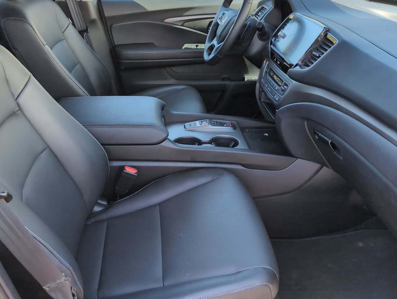 Used 2025 Crystal Black Pearl Honda RTL image 17