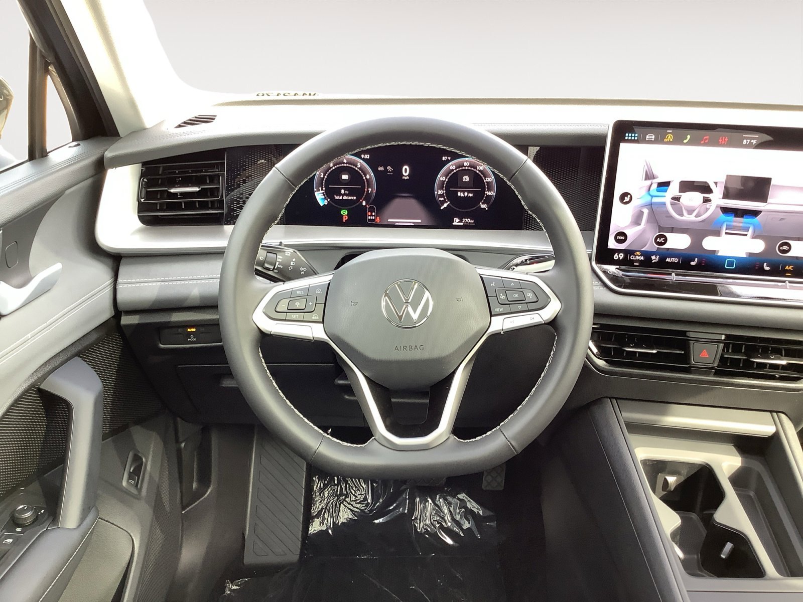 New 2026 DEEP BLACK Volkswagen SE image 15