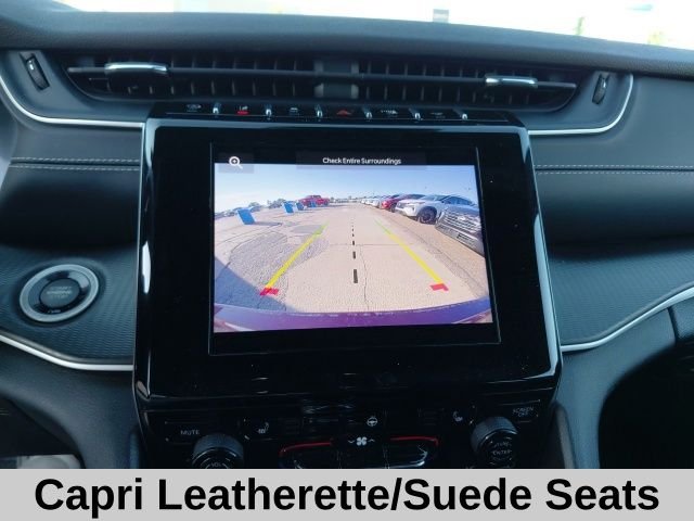 Used 2023 Red Jeep Altitude image 17
