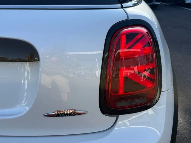 Used 2024 White MINI  image 33