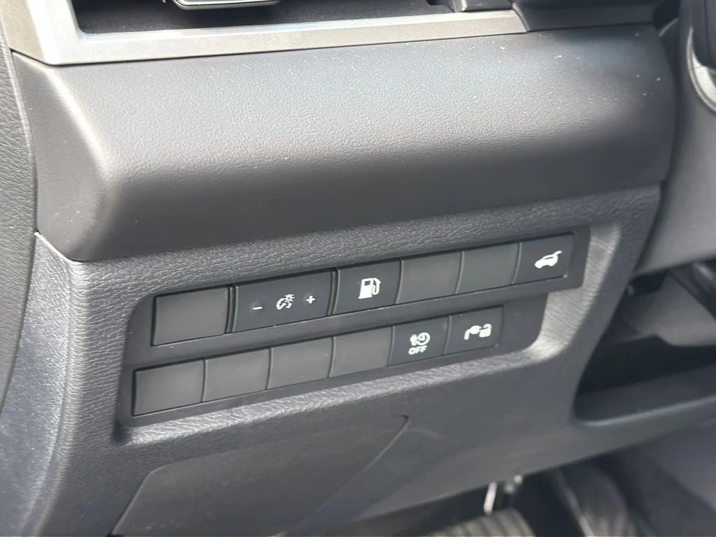 New 2025 Graphite Gray Mitsubishi SE image 13
