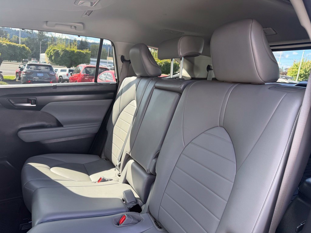Used 2021 White Toyota XLE image 31