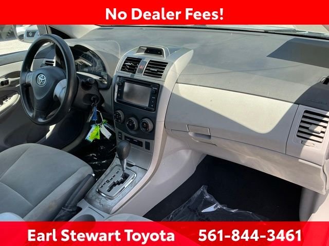 Used 2013 Silver Toyota LE image 25