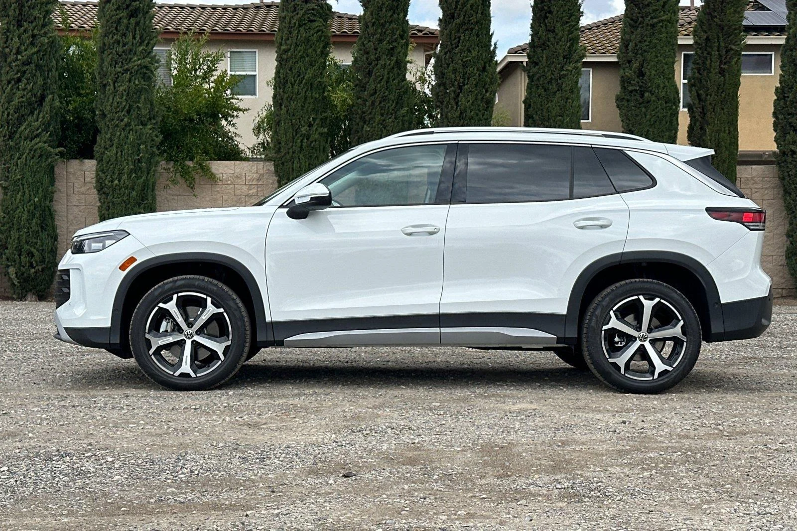 New 2026 Pure White Volkswagen SE image 7