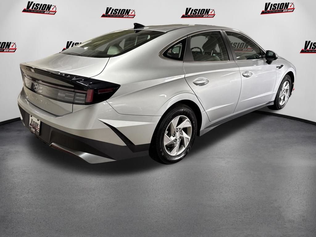 Certified Used 2025 Silver Hyundai SE image 5