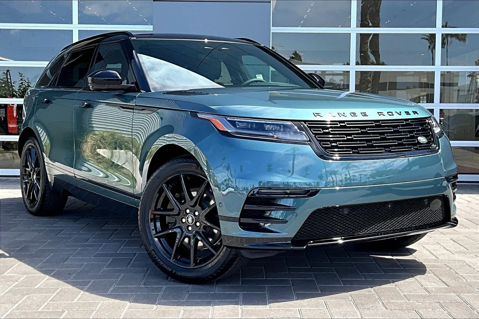 New 2026 Giola Green Land Rover Dynamic SE image 2
