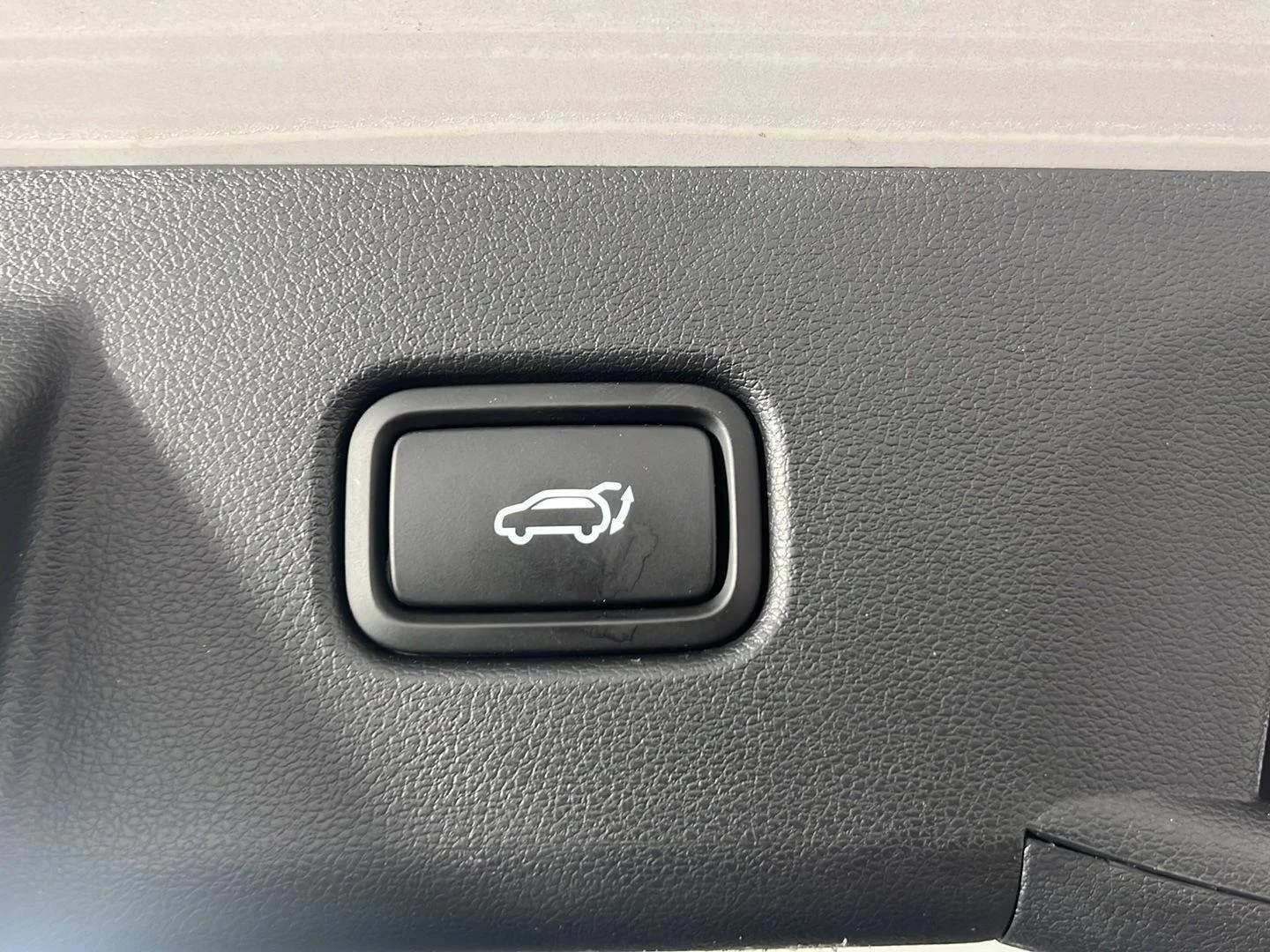 Used 2023 Shimmering Silver Hyundai SEL image 28