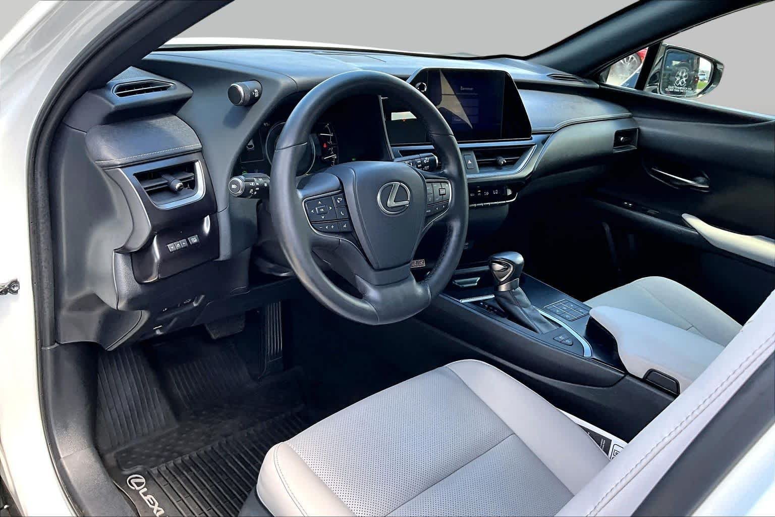 Used 2024 Eminent White Pearl Lexus Premium image 18