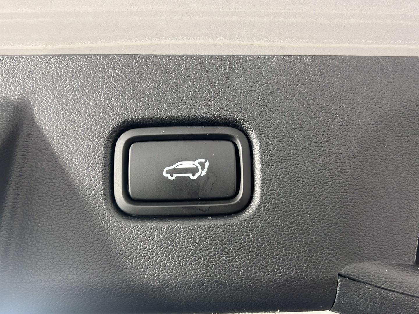 Used 2023 Shimmering Silver Hyundai SEL image 28