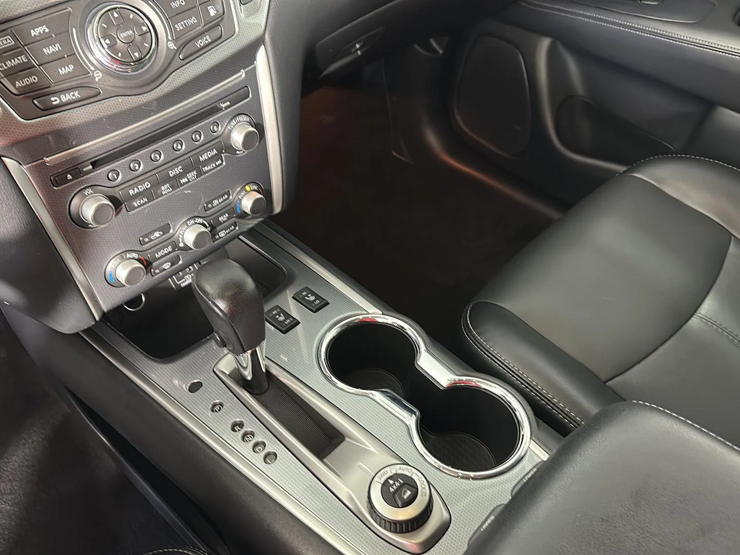 Used 2020 Gun Metallic Nissan SL image 20