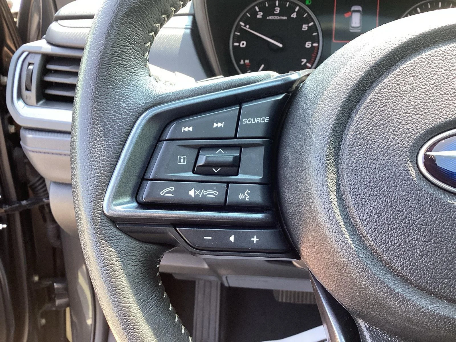 Used 2025 Magnetite Gray Metallic Subaru Limited image 21