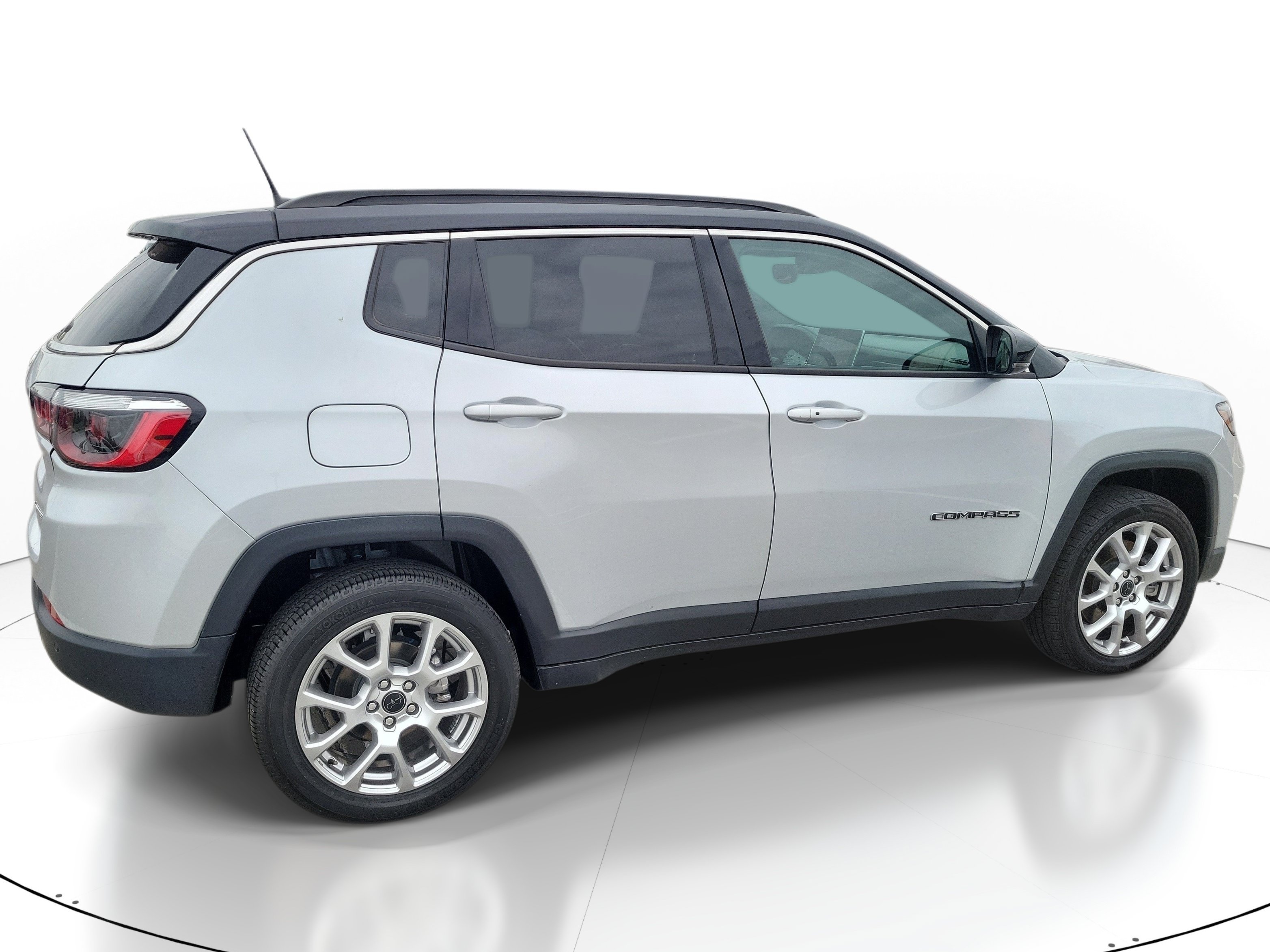 Used 2025 Silver Zynith Metallic Clearcoat Jeep Limited image 5