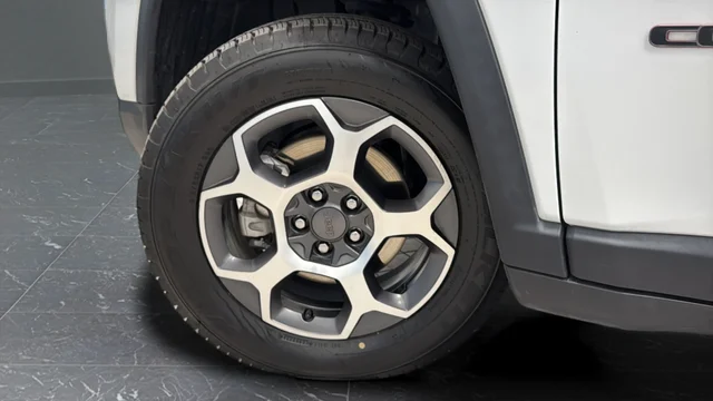 Used 2022 Bright White Clearcoat Jeep Trailhawk image 36