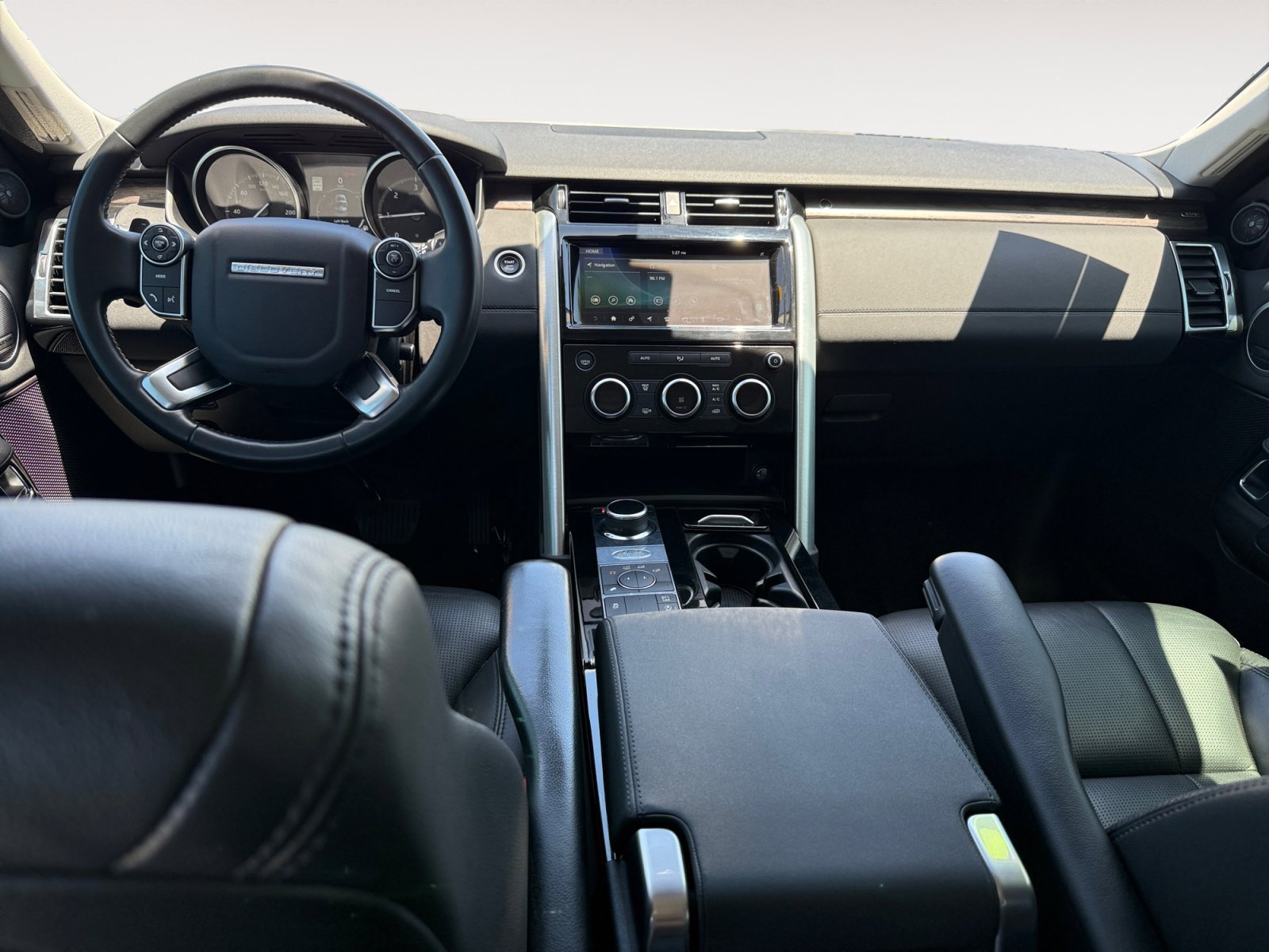 Used 2017 White Land Rover HSE image 15