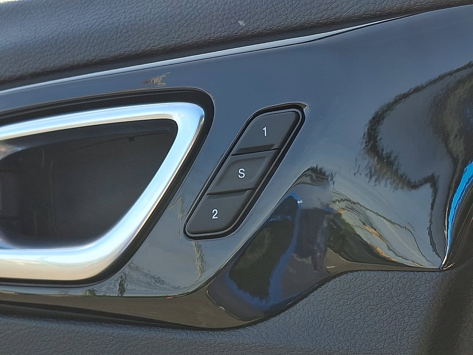 Used 2023 Laser Blue Pearlcoat Jeep Limited image 25