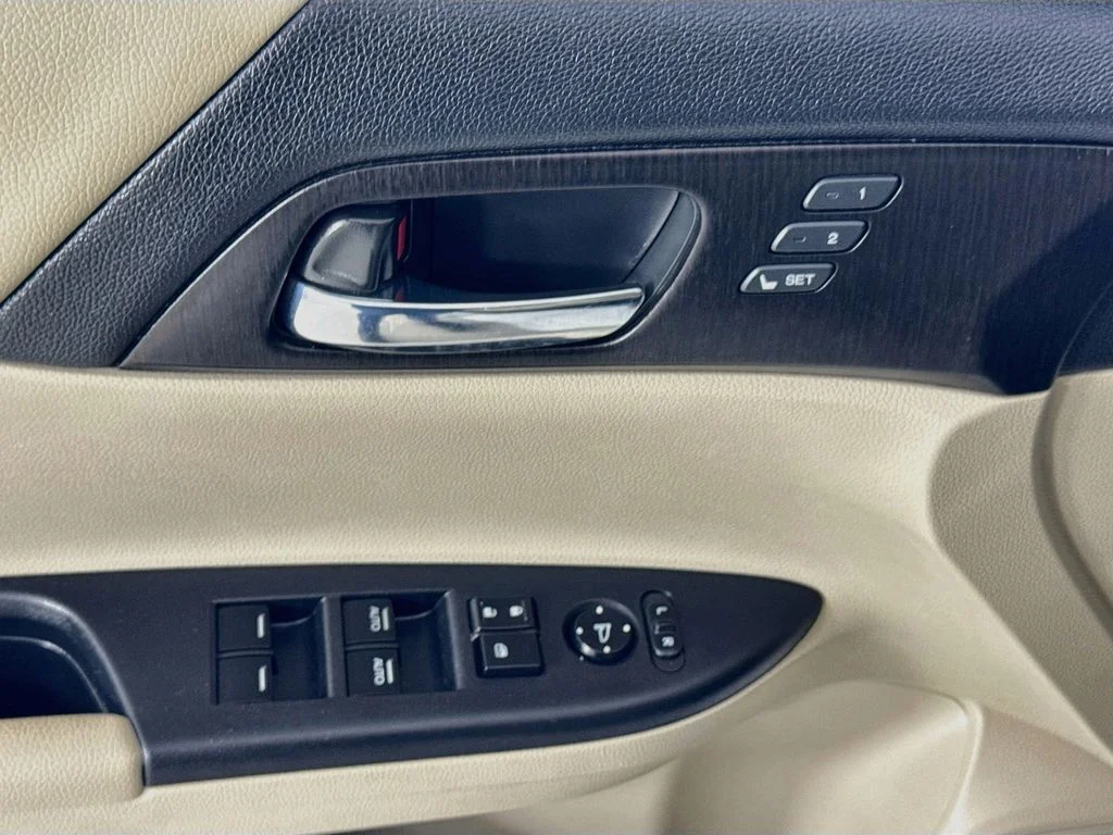 Used 2015 White Honda Touring image 21