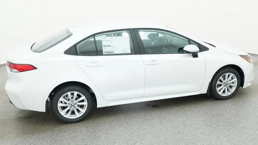 New 2027 Wind Chill Pearl Toyota LE image 16
