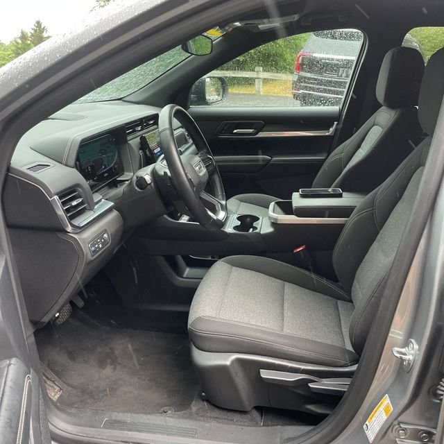 Used 2025 Silver GMC Elevation image 5