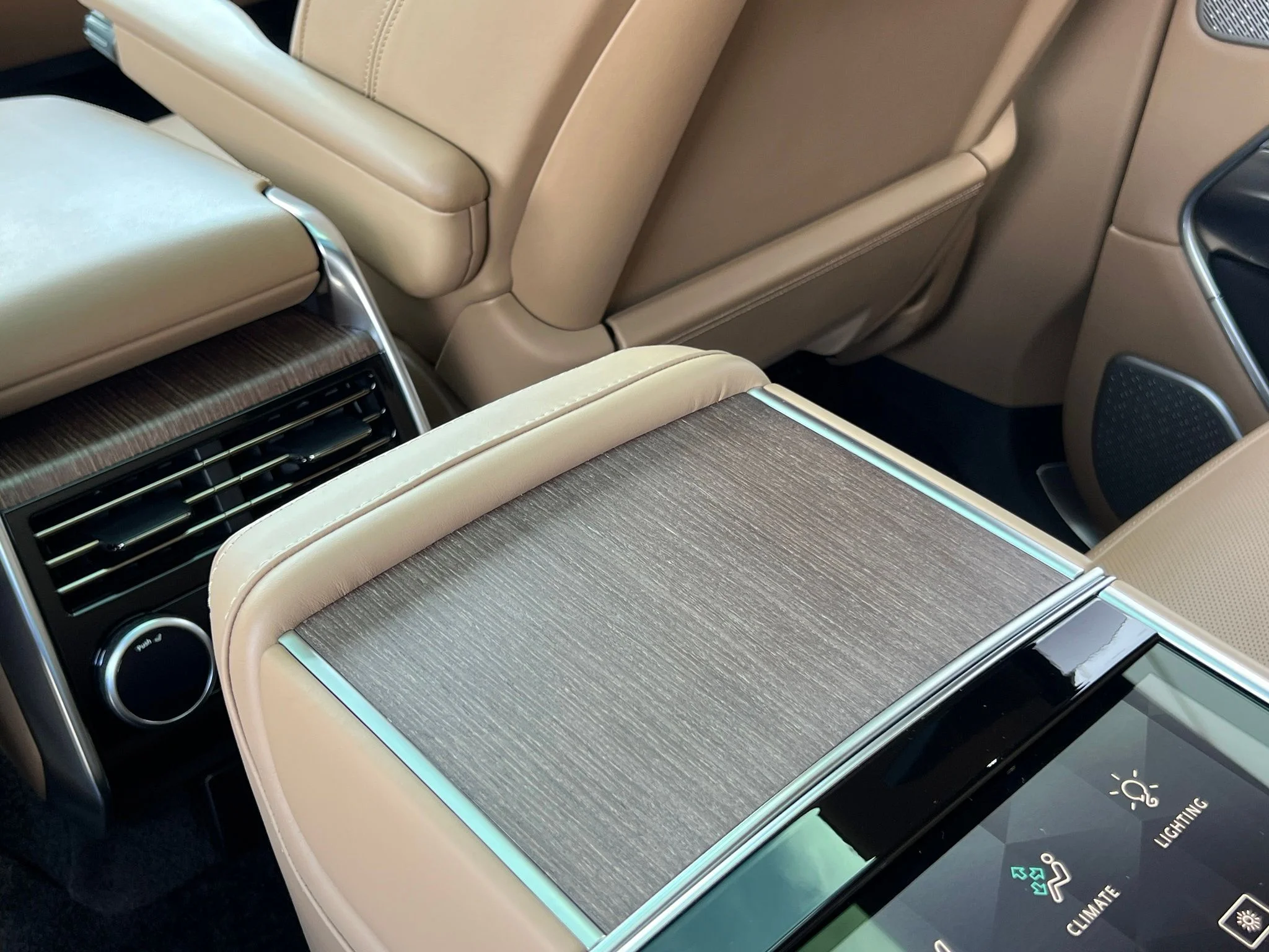 Used 2025  Land Rover Autobiography image 26