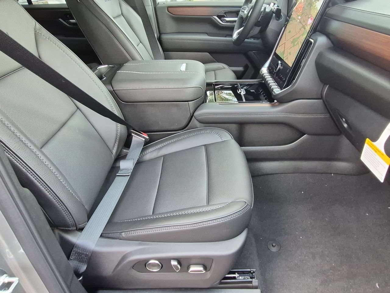 2026 GMC Yukon Denali - Photo 27