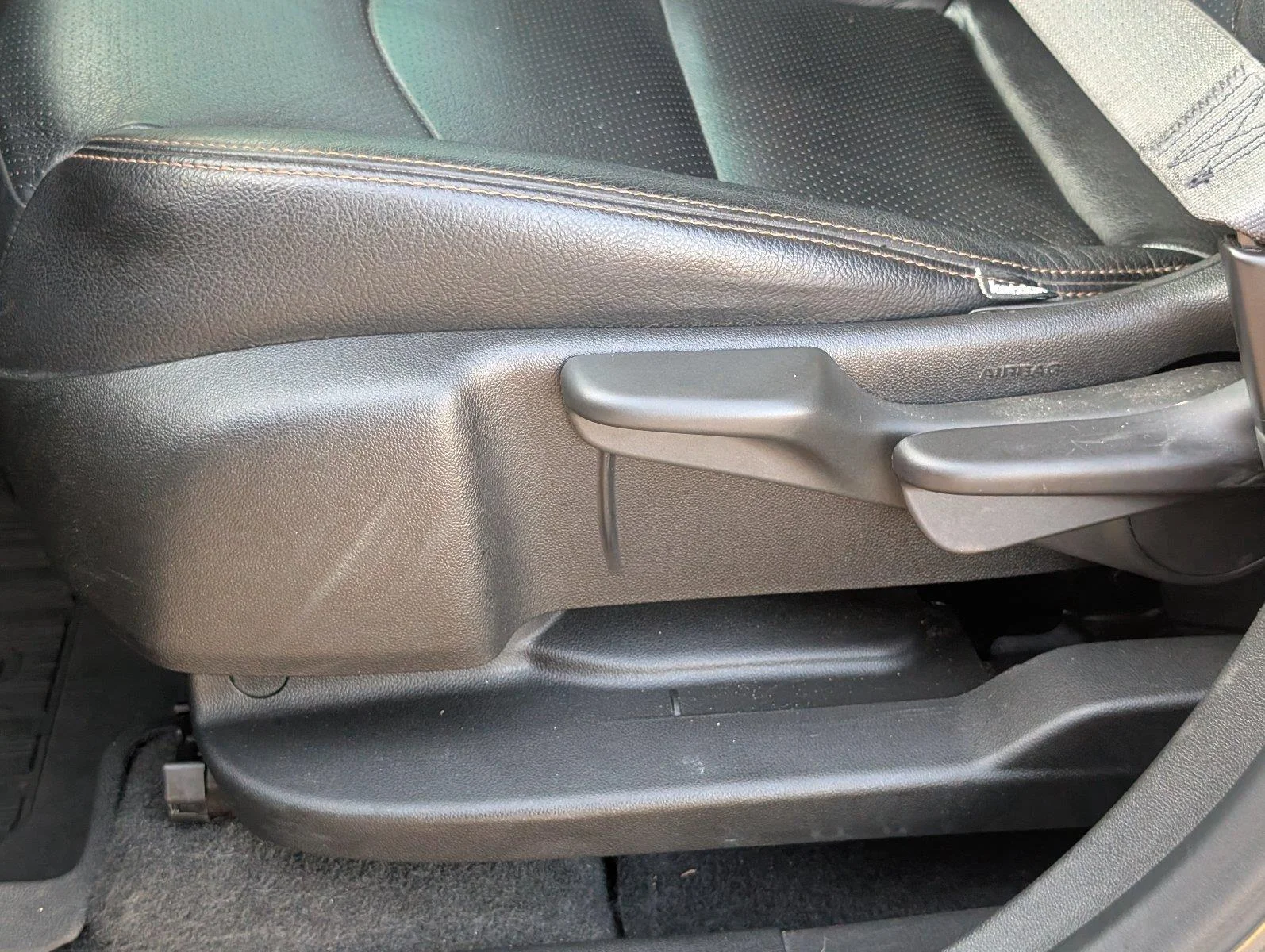 Used 2020 GRAPHITE GRAY METALLIC GMC SLE image 18