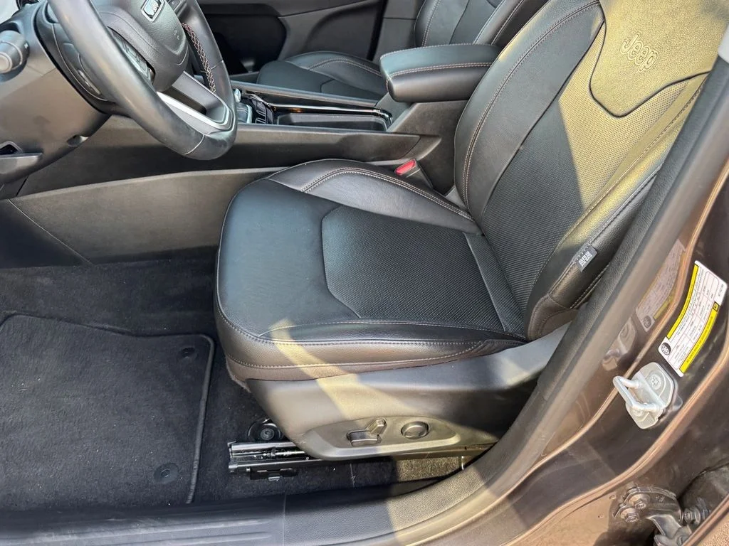 Used 2022 Gray Jeep Limited image 6