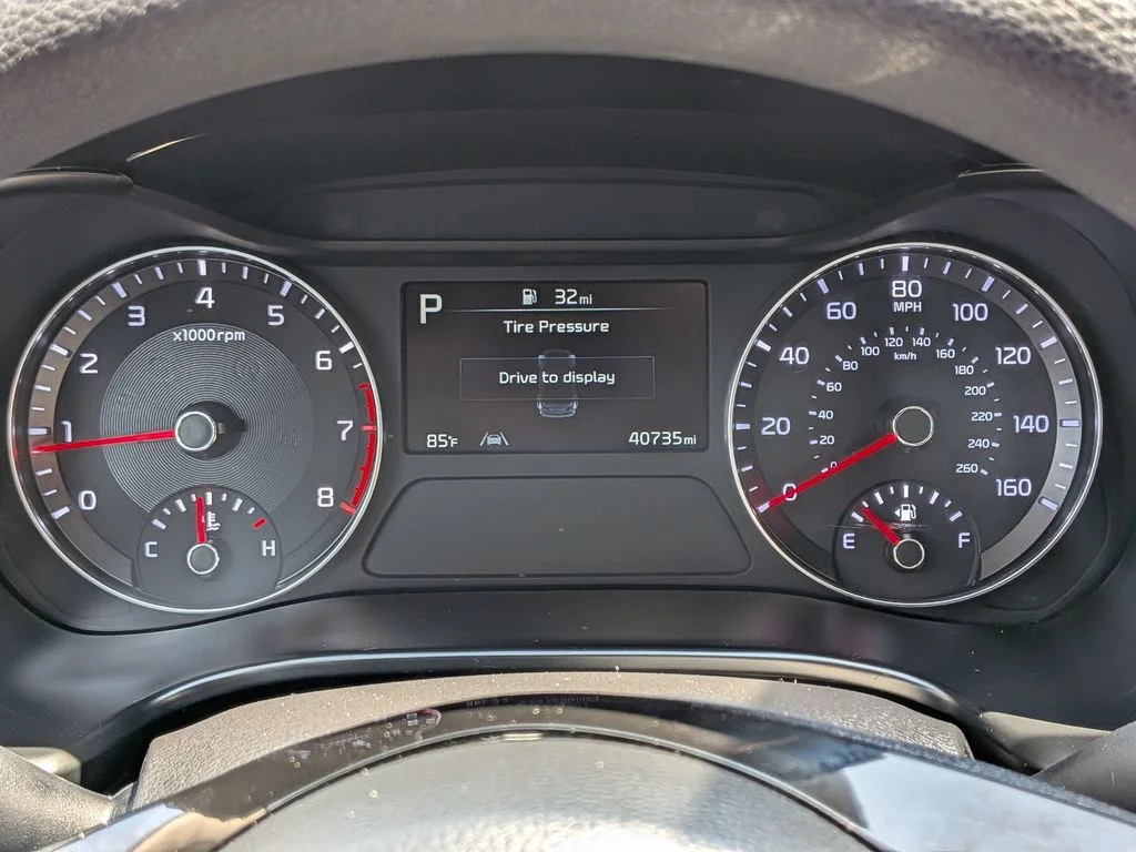 Used 2023 Black Kia LXS image 15
