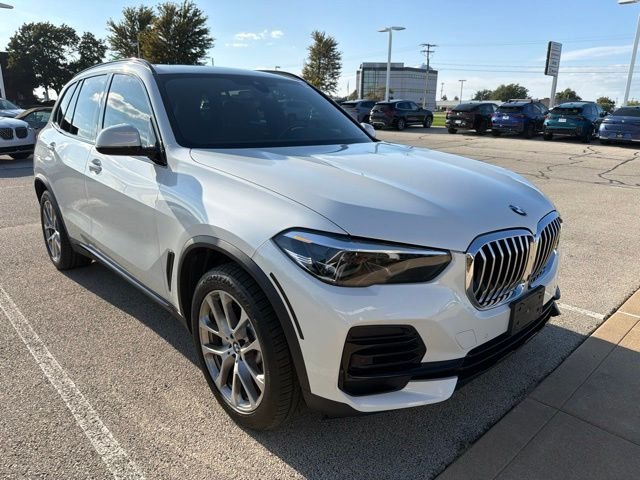 Used 2022 White Metallic BMW xDrive40i image 4