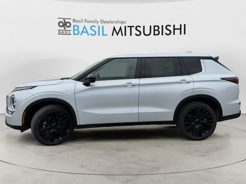 New 2026 White Diamond Mitsubishi LE image 6