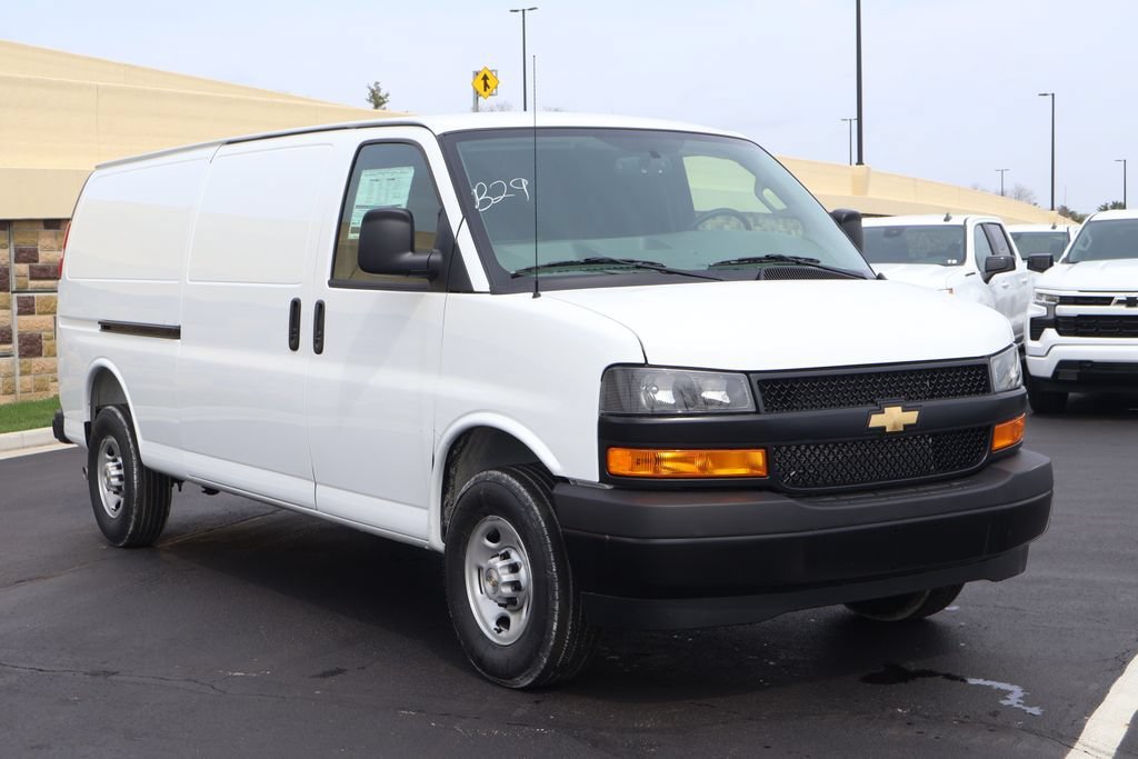 2026 Chevrolet Express Cargo Work Van - Photo 10