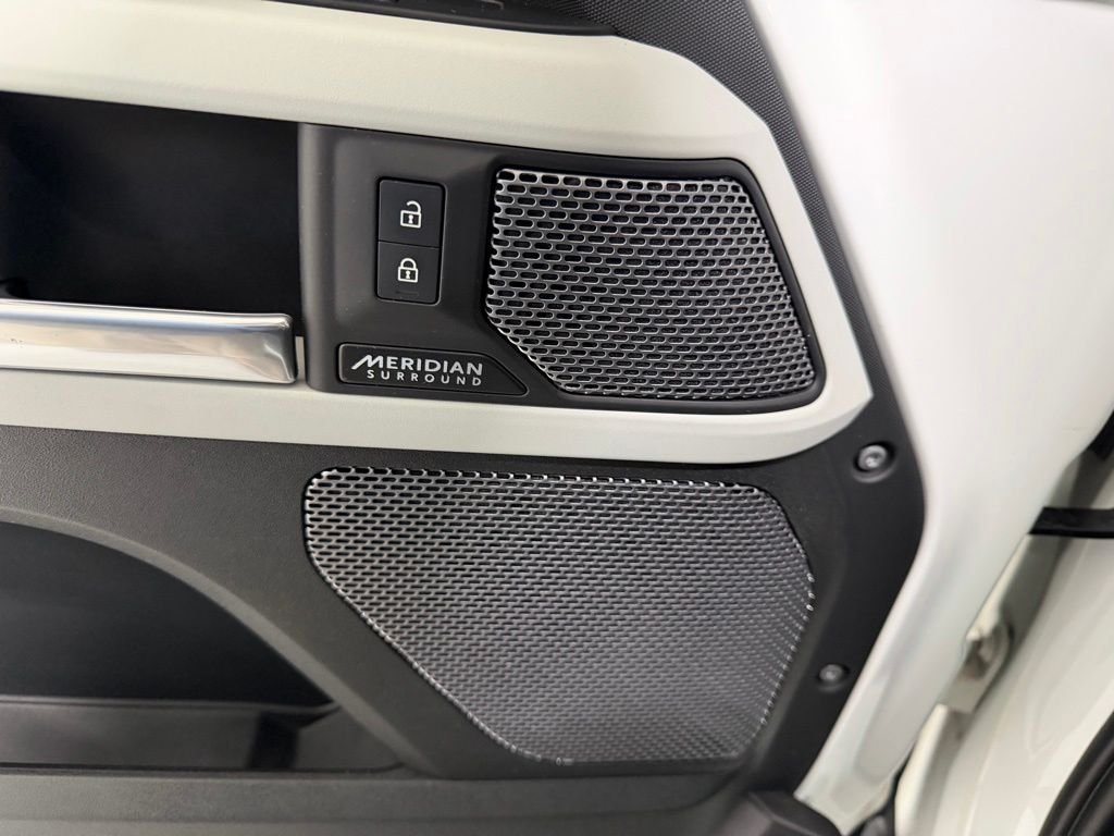 2023 Land Rover Defender SE - Photo 14