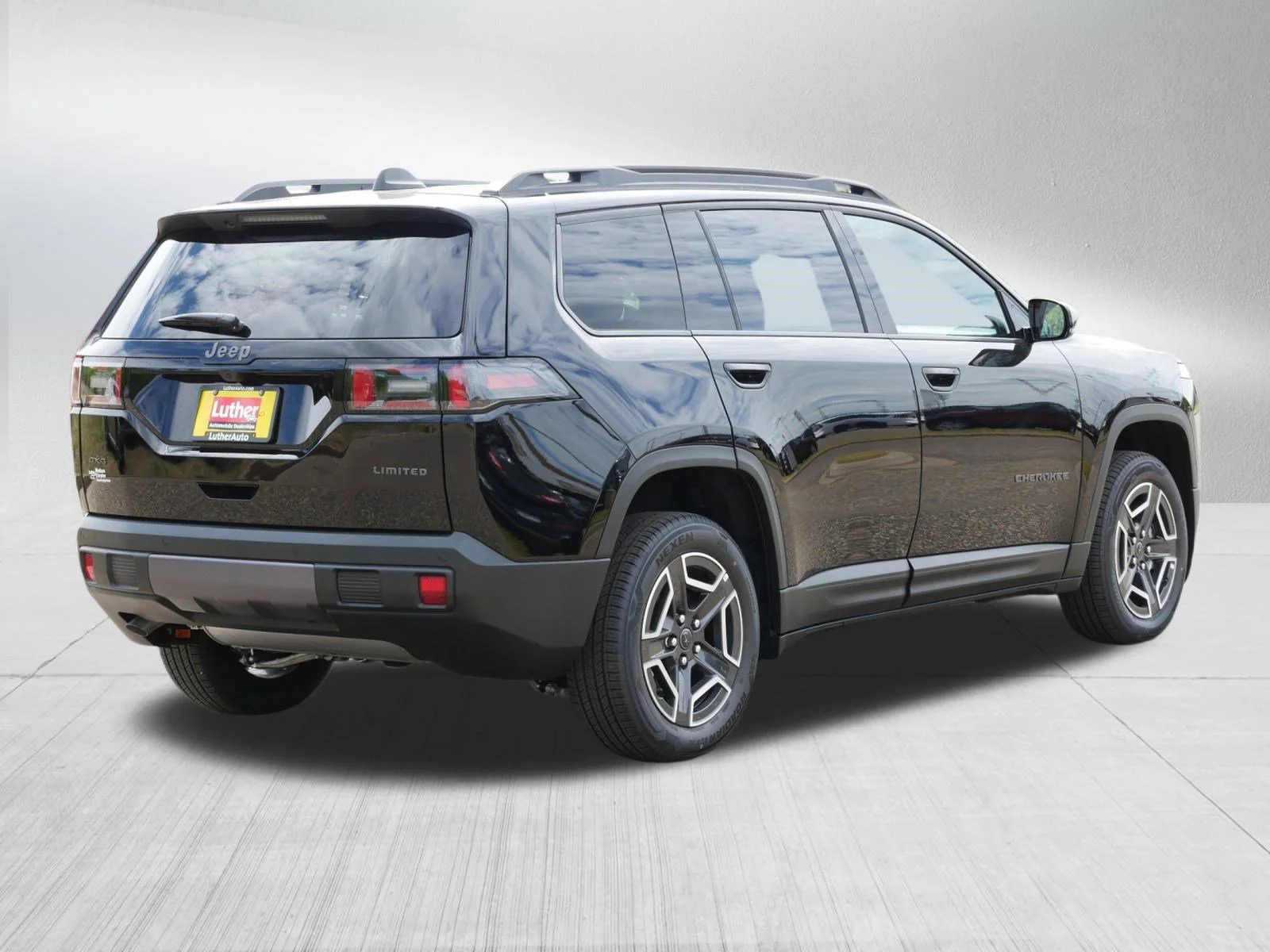 New 2026 Diamond Black Crystal Pearl-Coat Exterior Paint Jeep Limited image 2