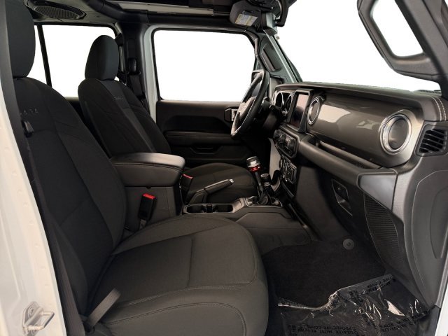Used 2021 White Jeep Unlimited Sahara image 29