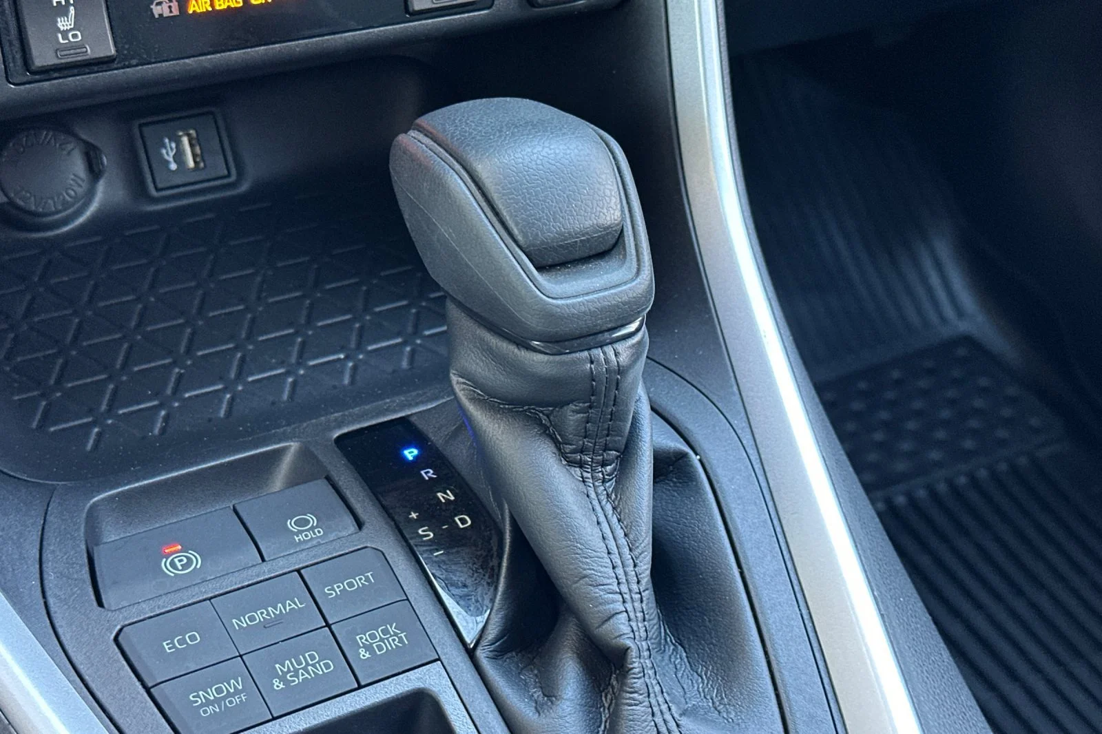 2023 Toyota RAV4 XLE - Photo 27