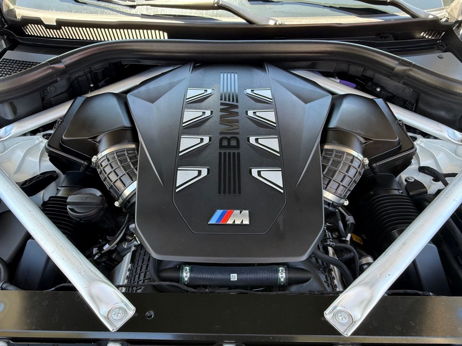 Used 2026 Alpine White BMW M60i image 32