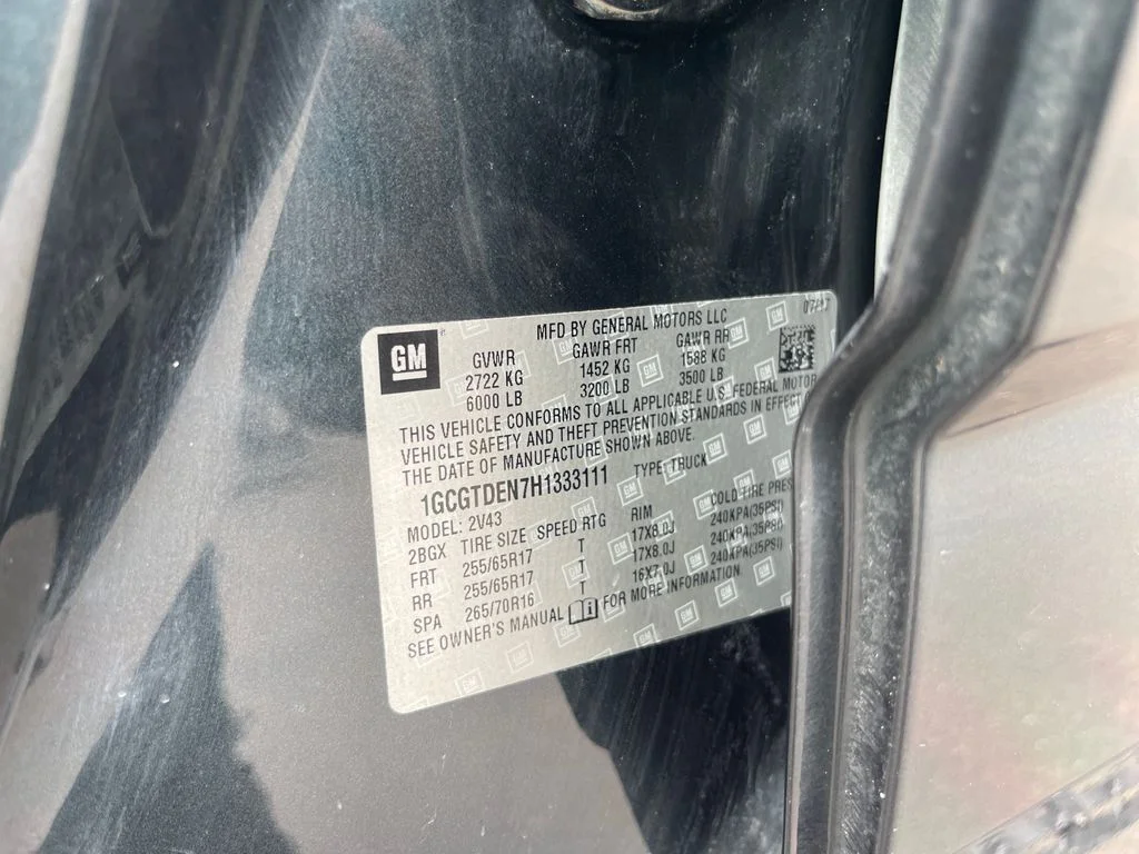 Used 2017 Gray Chevrolet Z71 image 43
