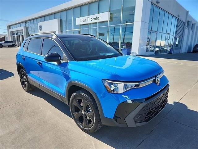 2025 Volkswagen Taos SE Black